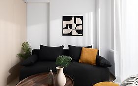 Oval Elegant Stay By Binobi!